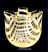 KUMELA, lasimalja, Design:Maija Carlson,1950-luvulta,korkeus n.10 cm, leveys n. 11 cm,1kpl,130�