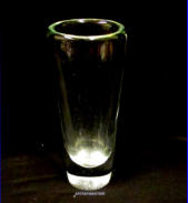IITTALA/KARHULA, L�yt� taidelasi maljakko, Design: Tapio Wirkkala,1950-luvulta,korkeus n.14 cm, leveys n. 6 cm X 4,8cm,1kpl,90�