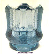 RIIHIM�EN LASI,Alkio-maljakon on suunnitellut presidentti Ky�sti Kallion poika,Kalervo Kallio, Design:Risto Aalto,Harvinainen,1962-luvulta,Korkeus 12,4 cm, leveys 8,7 cm x 8,7 cm,1kpl,100�/kpl  
