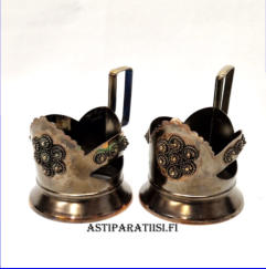 Ven�l�inen vintage, metallista teelasin pidikett� ,Korkeus,n.7,8 cm, halkaisija 6,5 cm,2 kpl, 35�/yht,( Tuote nro 191TA)