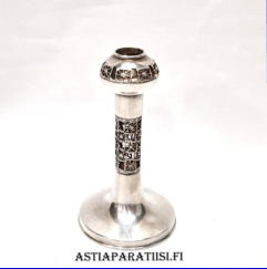Turun Hopea pitsi kynttil�njalka,hopeanv�rist�.Design:Pentti Sarpaneva,Korkeus,n.16cm, halkaisija 9 cm,1 kpl, 65�/kpl,( Tuote nro 213TA)