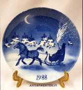 Paul Hoff Gustavsberg Christmas plate. Swedish vintage,Collectible Christmas plate 1988,halkaisija n.21,5 cm,1kpl, 40�/kpl